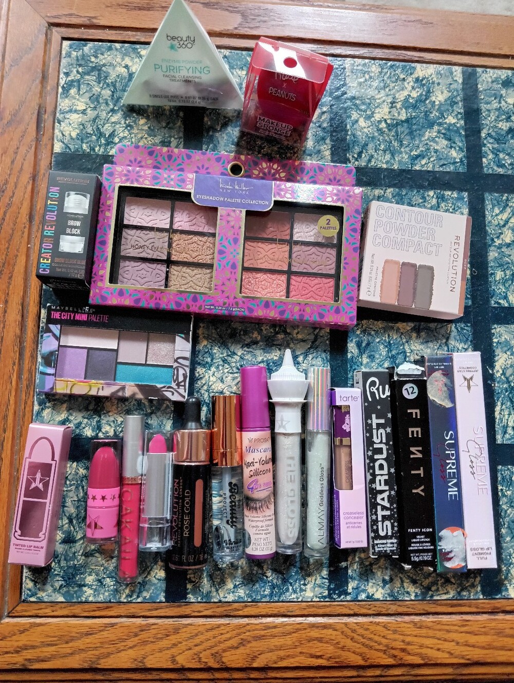 20pc Assorted Women’s Makeup Bundle
